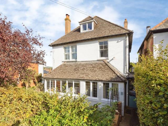 Flat for sale in Farncombe, Waverley