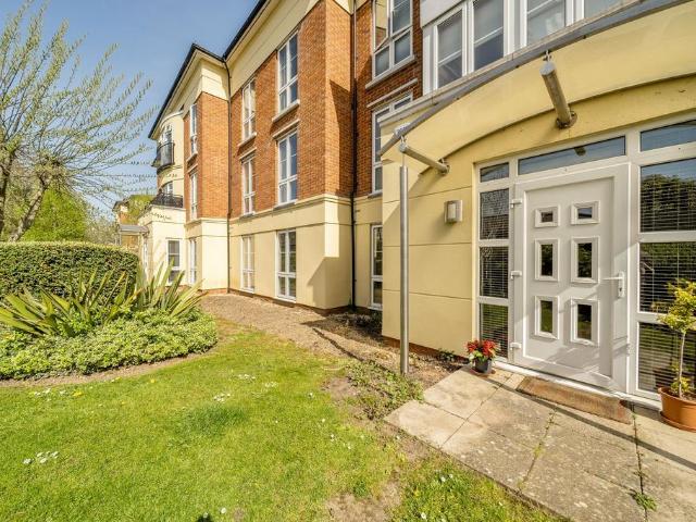 Flat for sale in Clewer Village, Windsor
