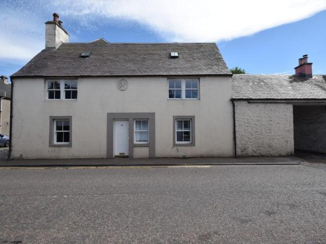 Flat for sale in Carnwath, Scotland
