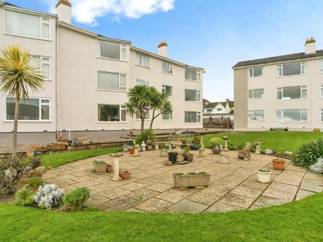 Flat for sale in Conwy, Wales