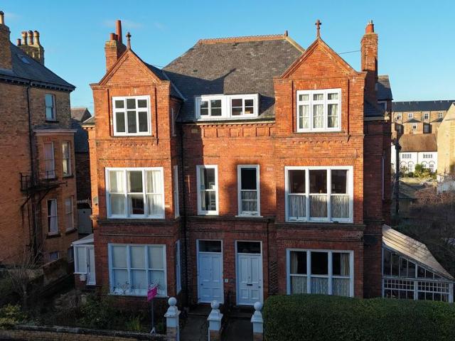 Flat for sale in South Cliff, Kepwick