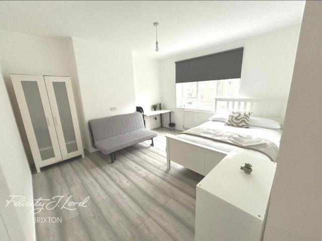 Flat for sale in Brixton, Greater London