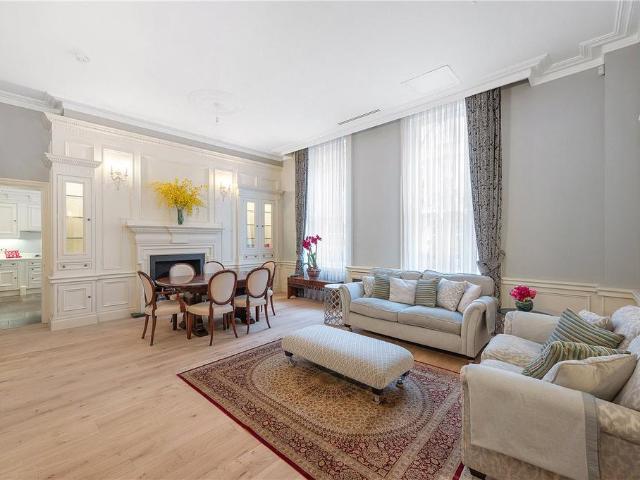 Flat for sale in South Kensington, Greater London