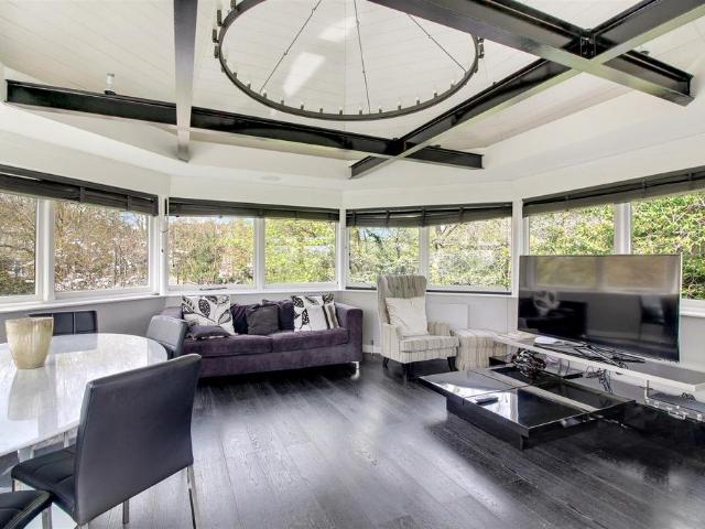 Flat for sale in Belsize Park, Greater London