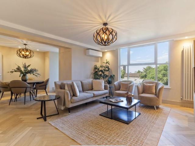 Flat for sale in Belsize Park, Greater London