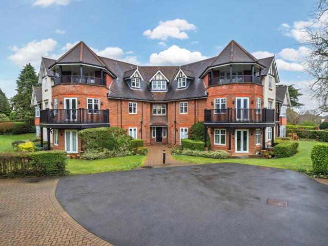 Flat for sale in Chalfont St. Peter, Denham