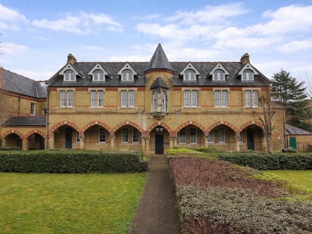 Flat for sale in North Watford
