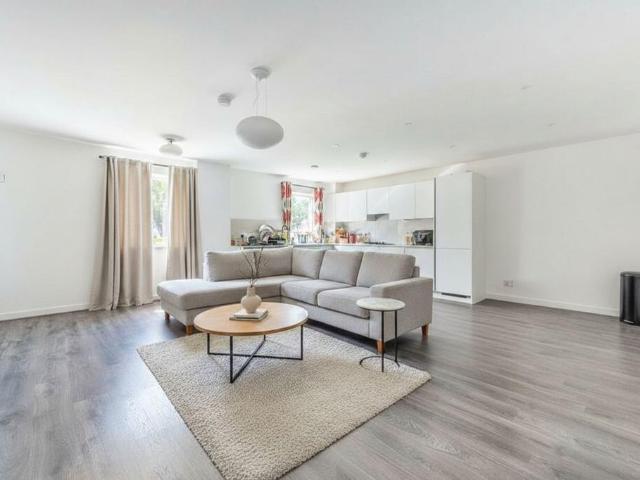 Flat for sale in Harrow Weald, Isle Of Man
