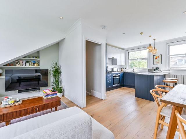 Flat for sale in Highbury, Greater London