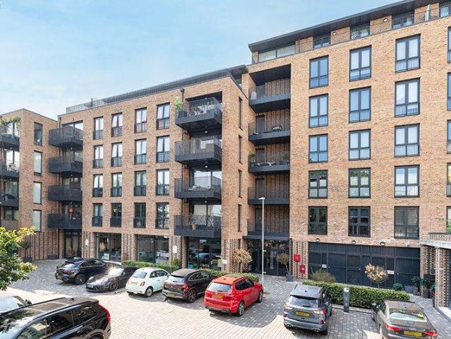 Flat for sale in Chalk Farm, Primrose Hill