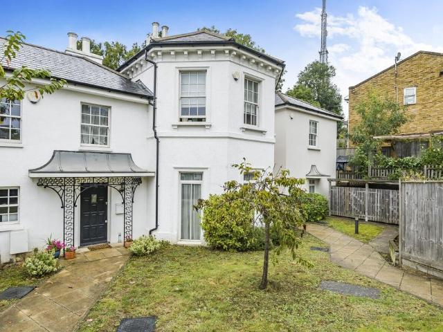 Flat for sale in London Borough of Croydon, Upper Norwood