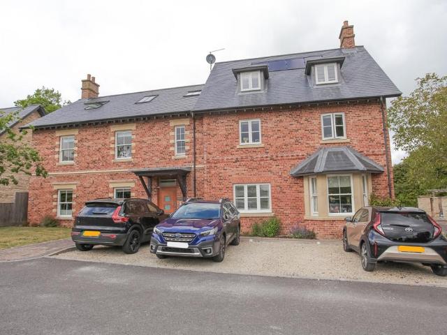 Flat for sale in Black Bourton, Oxfordshire
