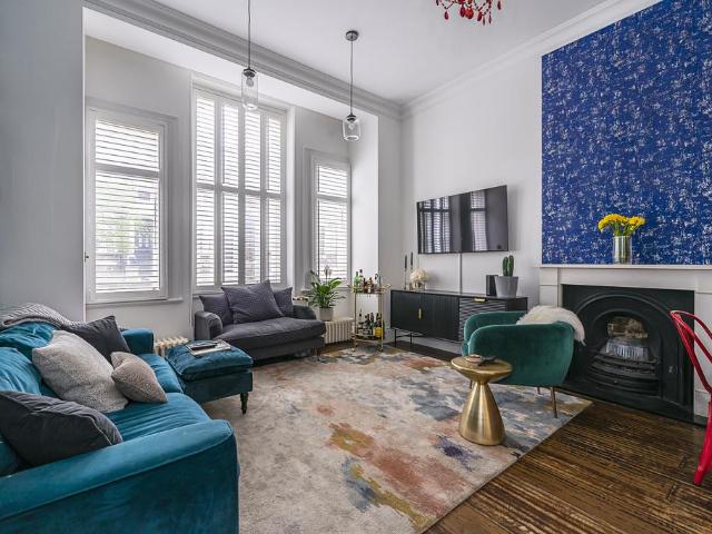 Flat for sale in Kilburn, Greater London