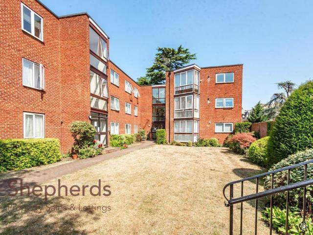 Flat for sale in Broxbourne, Hertfordshire