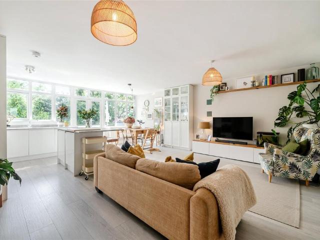 Flat for sale in Bromley Park, Greater London