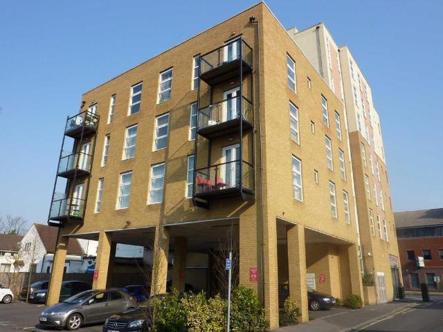 Flat for sale in Slough