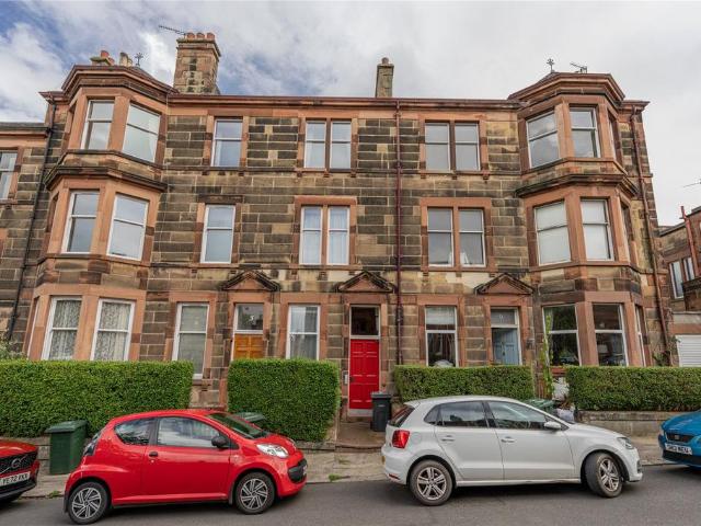 Flat for sale in Blackford, Scotland