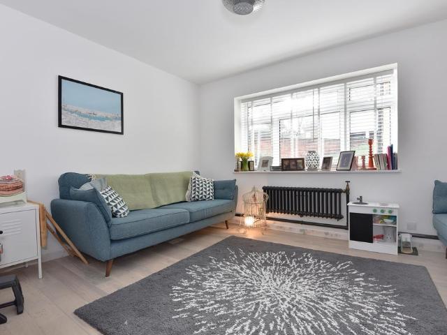 Flat for sale in Dulwich, Greater London