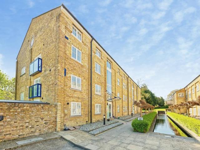 Flat for sale in River, Ash