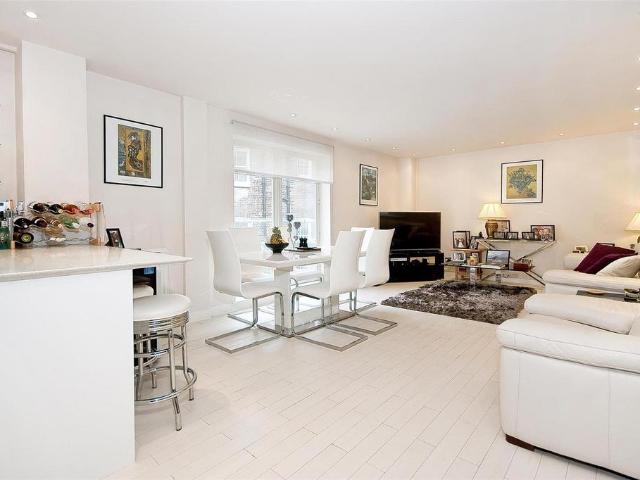 Flat for sale in Marylebone, Greater London