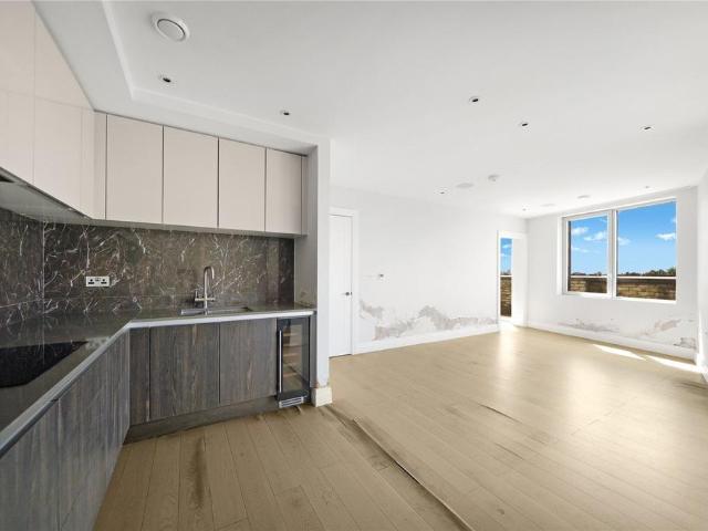Flat for sale in Kilburn, Greater London