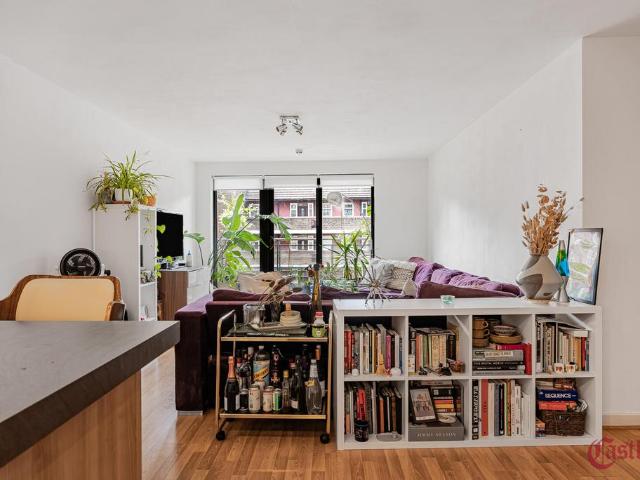 Flat for sale in Hackney Wick, Greater London
