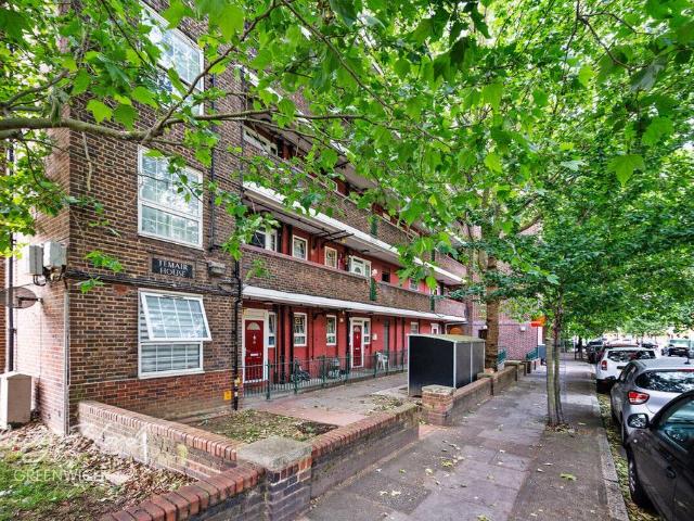 Flat for sale in Greenwich Town Centre, Greater London