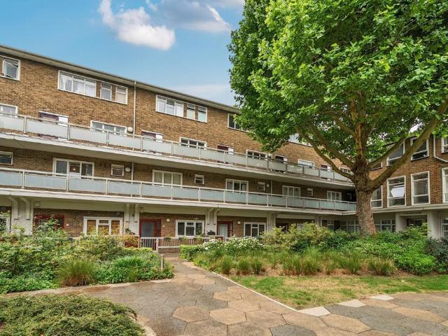 Flat for sale in Kennington, Greater London
