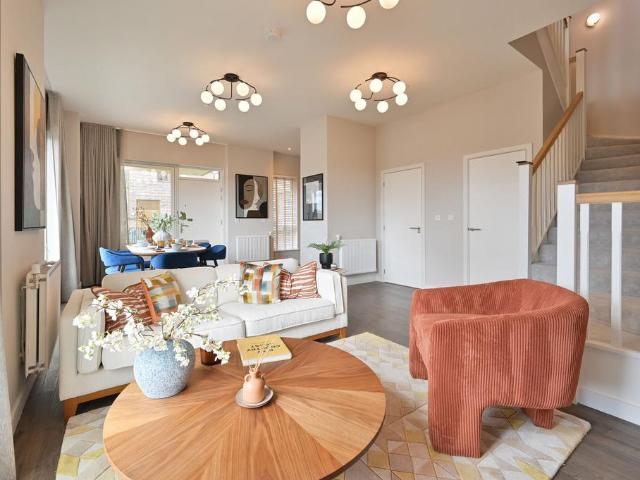Flat for sale in Harrow Weald, Greater London