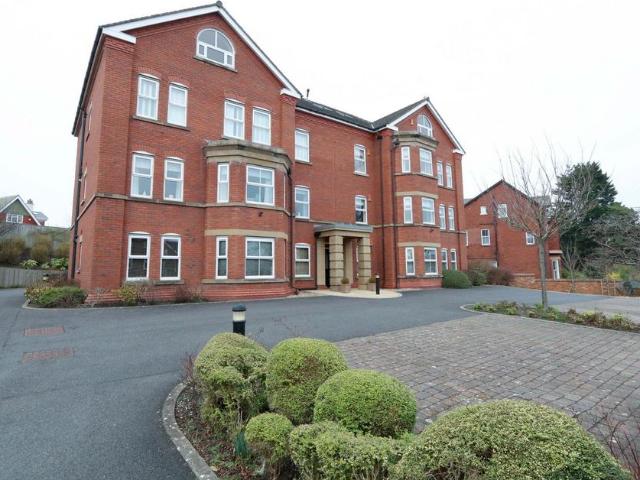 Flat for sale in Southport, Sefton