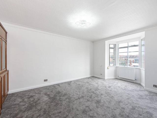 Flat for sale in South Hampstead, Greater London