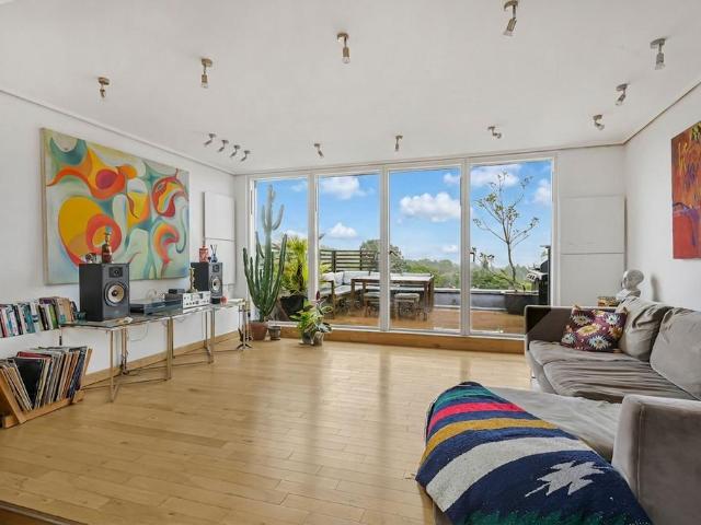 Flat for sale in Crouch End, Greater London