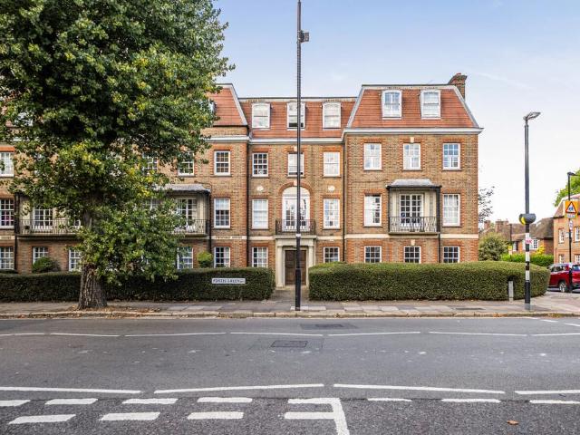 Flat for sale in Muswell Hill, Greater London