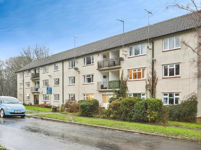 Flat for sale in Roundhay, West Yorkshire