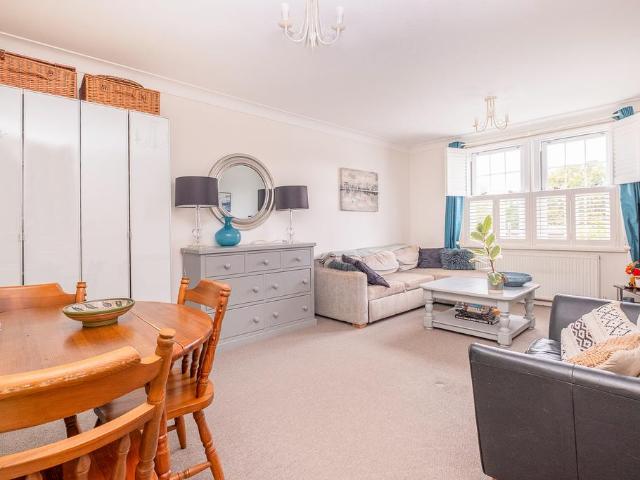 Flat for sale in Royal Borough of Kingston upon Thames, Greater London