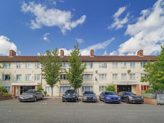 Flat for sale in Calderstones