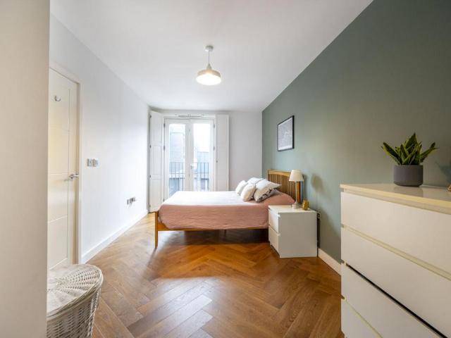Flat for sale in Stratford Marsh, Greater London