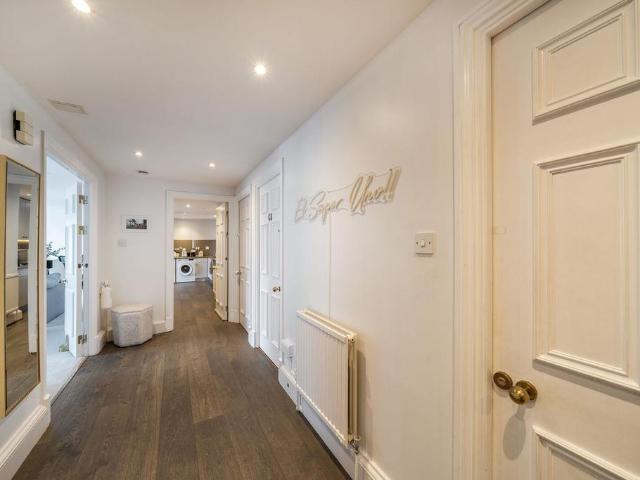 Flat for sale in Chelsea Harbour, Greater London