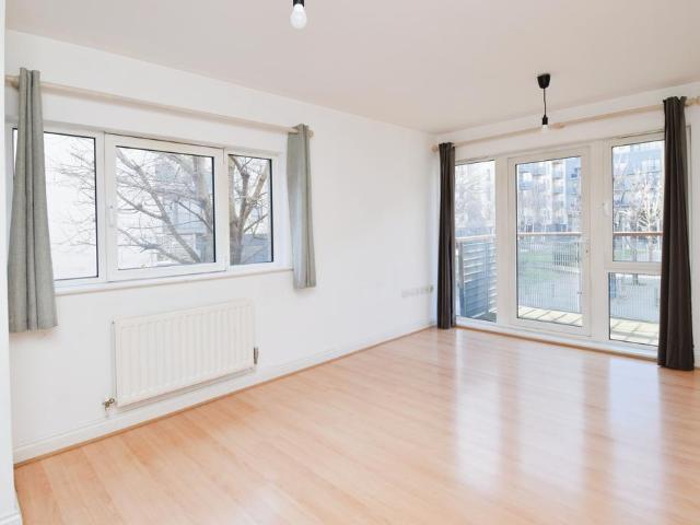 Flat for sale in Greenwich Town Centre, Greater London