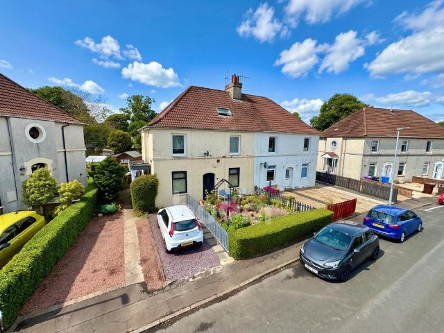Flat for sale in Kilbirnie, Scotland