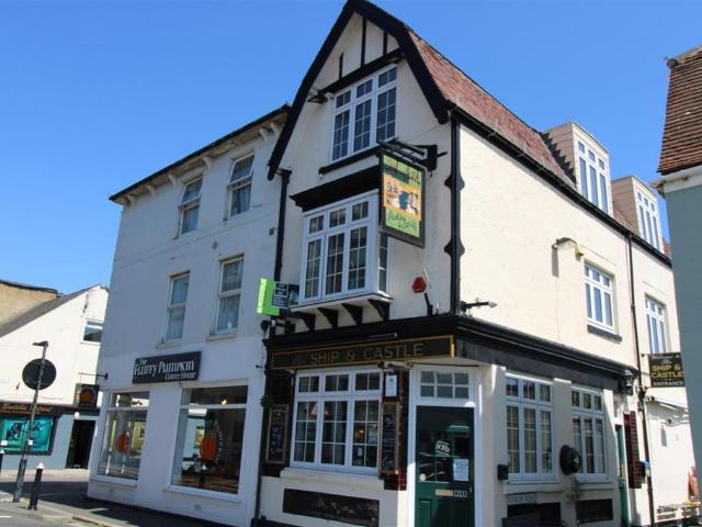 Flat for sale in East Cowes, Isle Of Wight