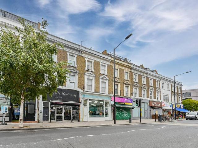 Flat for sale in Maida Hill, Greater London
