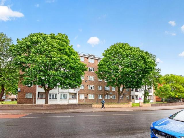 Flat for sale in Camberwell, Greater London