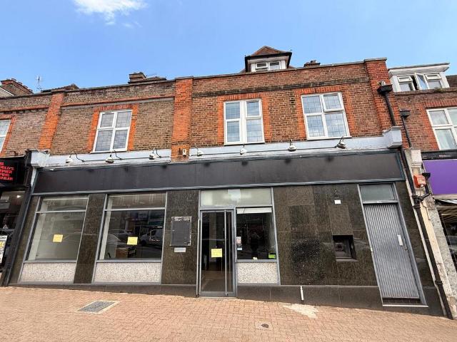 Flat for sale in Pinner, Greater London