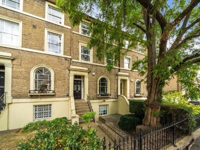 Flat for sale in London Borough of Lewisham, Blackheath