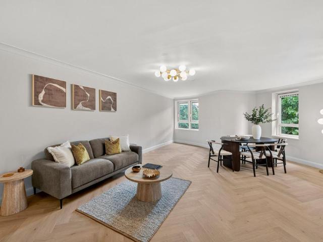 Flat for sale in South Hampstead, Greater London