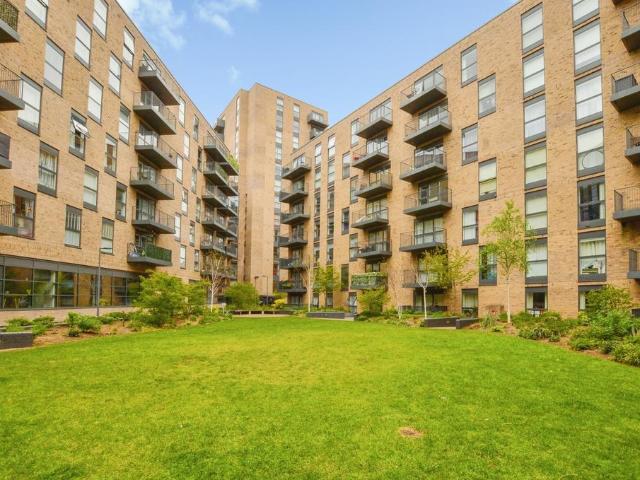 Flat for sale in Kenton, Greater London
