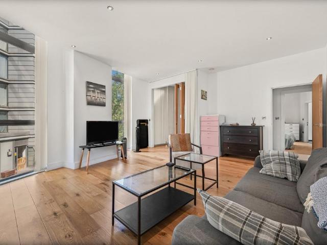 Flat for sale in London Borough of Lewisham, Deptford