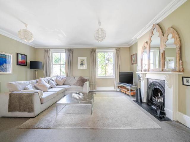House for sale in North Kensington, Greater London