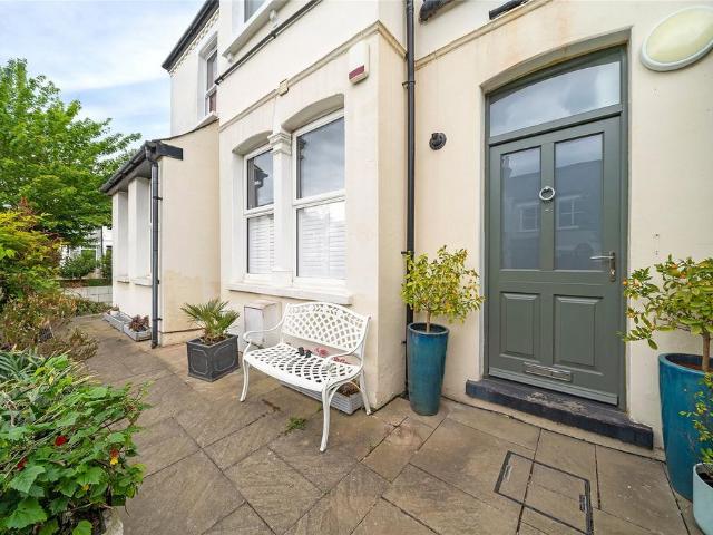 Flat for sale in Southfields, Greater London